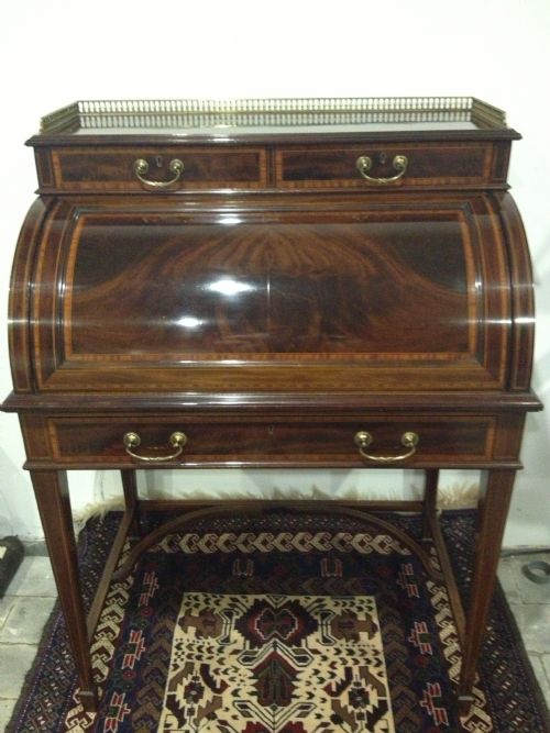 Finest Quality Edwardian Mahogany Cylinder Desk "Maple & Co"