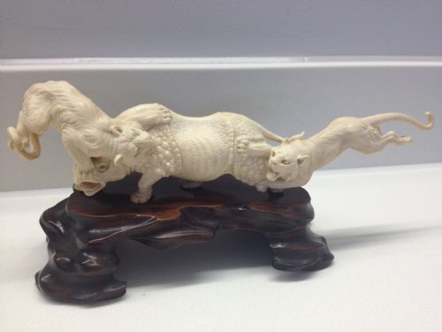 Magnificent Japanese Ivory Okimono Rhinocerous/lion Group - Meiji Period