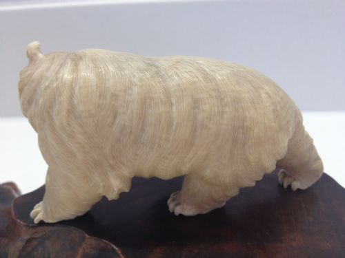fig 2. FANTASTIC QUALITY JAPANESE IVORY OKIMONO GROUP SNOW BEAR ON ROCKY OUTCROP MEIJI PERIOD