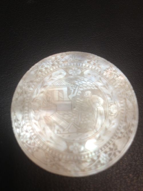 fig 1. 31 CHINESE 19TH CENTURY MOTHER OF PEARL GAMING COUNTERS