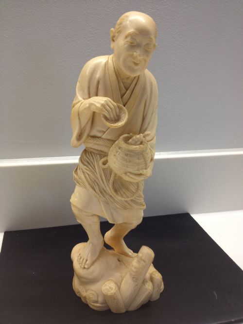 fig 1. LOVELY QUALITY LARGE JAPANESE IVORY OKIMONO TURTLE CATCHER MEIJI PERIOD 1868-1912