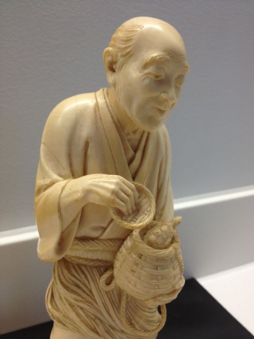 fig 2. LOVELY QUALITY LARGE JAPANESE IVORY OKIMONO TURTLE CATCHER MEIJI PERIOD 1868-1912
