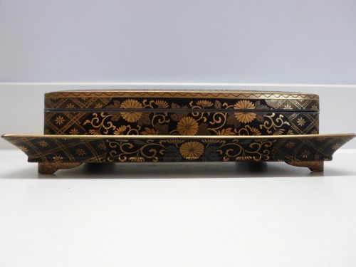 fig 1. FINE QUALITY JAPANESE LACQUER BOX ON STAND