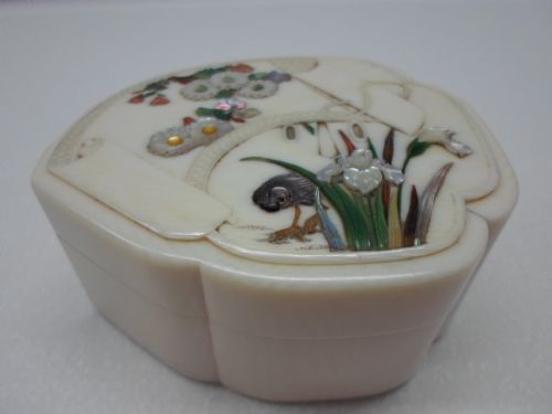 fig 1. NICE QUALITY JAPANESE IVORY AND SHIBAYAMA LIDDED BOX