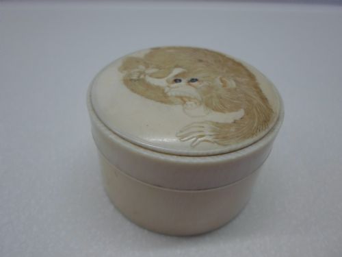 fig 1. JAPANESE IVORY LIDDED MONKEY BOX