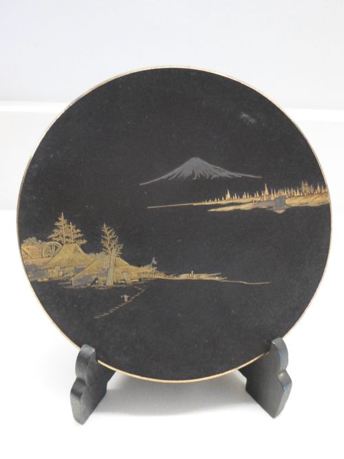 Japanese Komai Style Dish on Stand