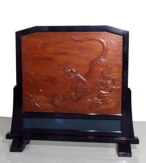 fig 1. SUPERB LARGE JAPANESE CARVED WOOD & LACQUER SCREEN