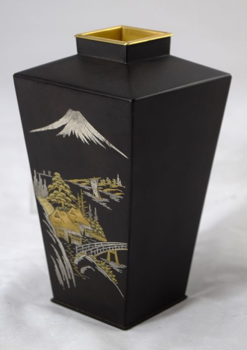 fig 1. JAPANESE IRON KOMAI STYLE VASE GOLD SIGNATURE 