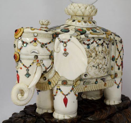 A MAGNIFICENT LARGE JAPANESE SHIBAYAMA IVORY ELEPHANT ON STAND BY JOGYOKU - ADDITIONAL PHOTO 2
