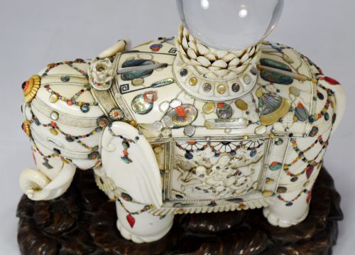 A MAGNIFICENT LARGE JAPANESE SHIBAYAMA IVORY ELEPHANT ON STAND BY JOGYOKU - ADDITIONAL PHOTO 9