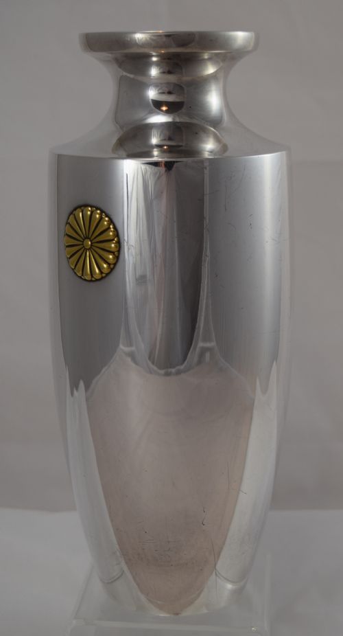 fig 1. SOLID SILVER JAPANESE IMPERIAL PRESENTATION VASE