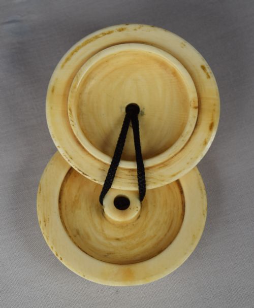 JAPANESE IVORY MANJU DARUMA NETSUKE SIGNED GYOKUSHINSAI - ADDITIONAL PHOTO 2