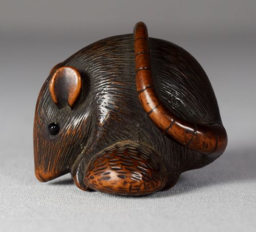 Superb Japanese Boxwood Rat on Chestnut Netsuke
