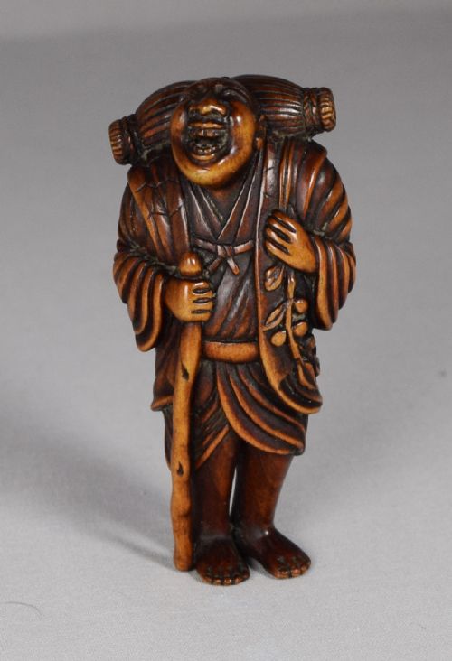 large japanese boxwood netsuke traveller - CATEGORY: ANTIQUE MISCELLANEOUS - DATED 1910