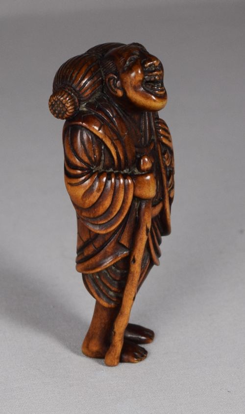 LARGE JAPANESE BOXWOOD NETSUKE TRAVELLER - ADDITIONAL PHOTO 1