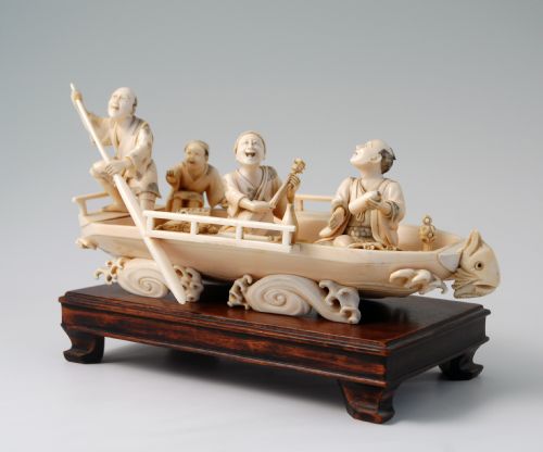 A HUMEROUS JAPANESE IVORY OKIMONO PLEASURE BOAT SIGNED SHUKO - ADDITIONAL PHOTO 2