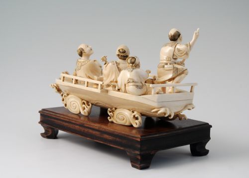 A HUMEROUS JAPANESE IVORY OKIMONO PLEASURE BOAT SIGNED SHUKO - ADDITIONAL PHOTO 8