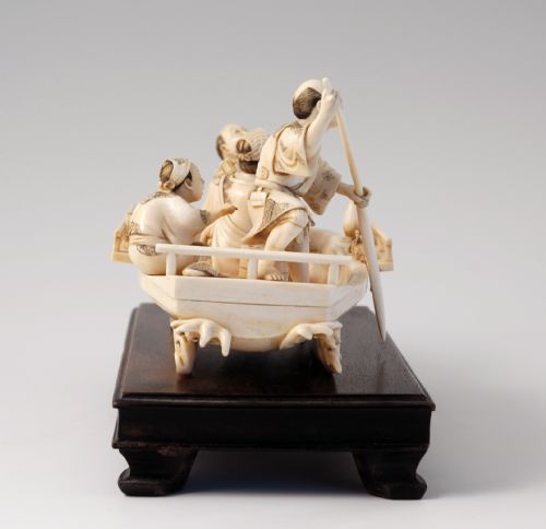 A HUMEROUS JAPANESE IVORY OKIMONO PLEASURE BOAT SIGNED SHUKO - ADDITIONAL PHOTO 9