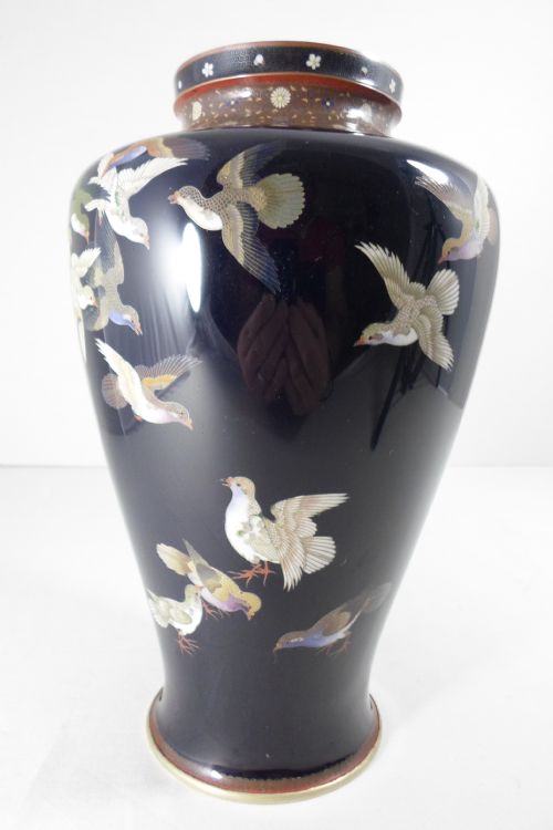 A FINE JAPANESE CLOISONNE SILVER WIRE BIRD VASE - ADDITIONAL PHOTO 1
