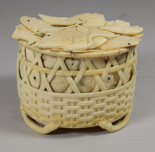 AMUSING GOOD QUALITY JAPANESE IVORY FISH BOX - ADDITIONAL PHOTO 1