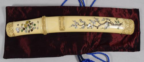 A FINELY CARVED JAPANESE IVORY AND SHIBAYAMA TANTO - ADDITIONAL PHOTO 1