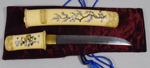 A FINELY CARVED JAPANESE IVORY AND SHIBAYAMA TANTO - ADDITIONAL PHOTO 2