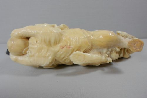 A CHARMING JAPANESE IVORY OKIMONO OF A PEKINGESE DOG - ADDITIONAL PHOTO 6