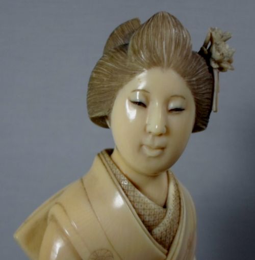 JAPANESE IVORY OKIMONO BEAUTIFUL BIJIN SIGNED KOICHI - ADDITIONAL PHOTO 6