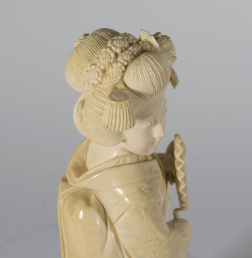 FABULOUS QUALITY JAPANESE IVORY OKIMONO BEAUTIFUL BIJIN - ADDITIONAL PHOTO 10