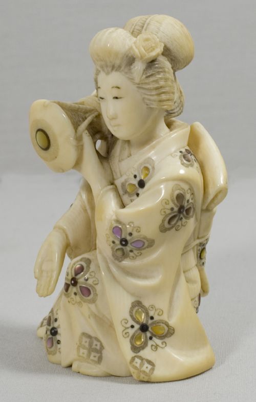 NICE QUALITY JAPANESE IVORY AND SHIBAYAMA BIJIN OKIMONO - ADDITIONAL PHOTO 1