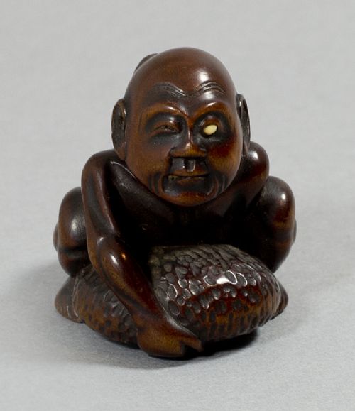 A HUMEROUS JAPANESE BOXWOOD NETSUKE SIGNED BY GYOKKEI - ADDITIONAL PHOTO 6