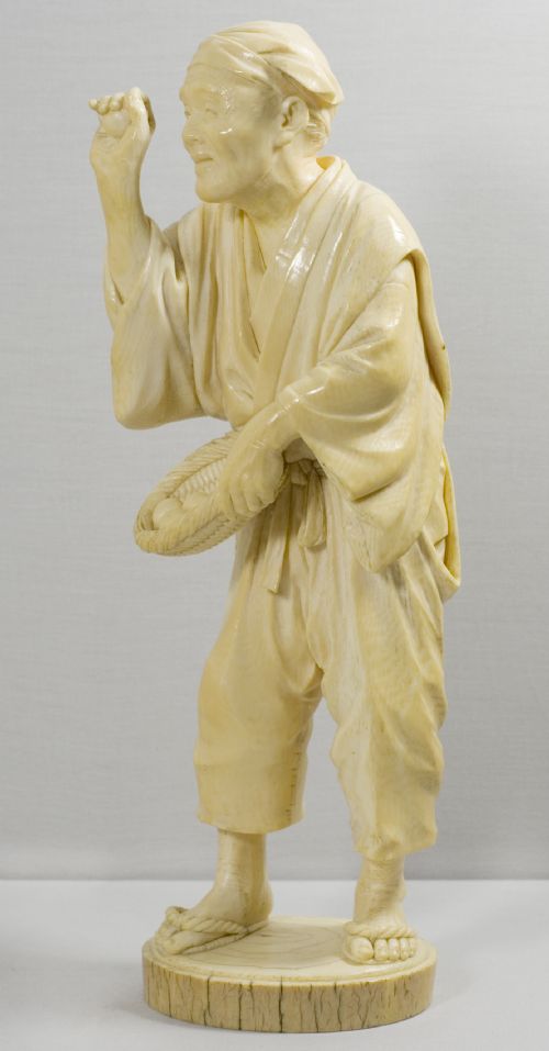 FABULOUS SIGNED TOKYO ARTIST IVORY OKIMONO OF AN EGG TESTER - ADDITIONAL PHOTO 1