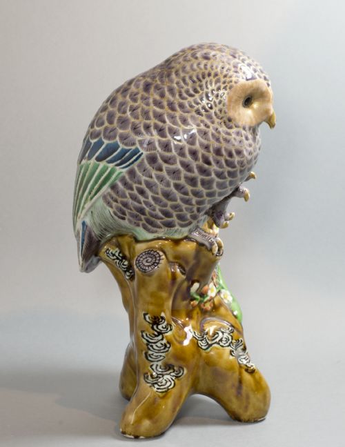 JAPANESE KUTANI MODEL OF AN OWL ON TREE STUMP - ADDITIONAL PHOTO 7