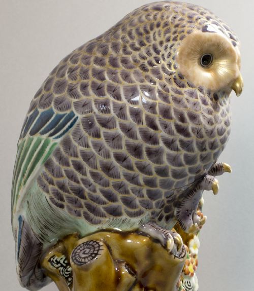 JAPANESE KUTANI MODEL OF AN OWL ON TREE STUMP - ADDITIONAL PHOTO 10