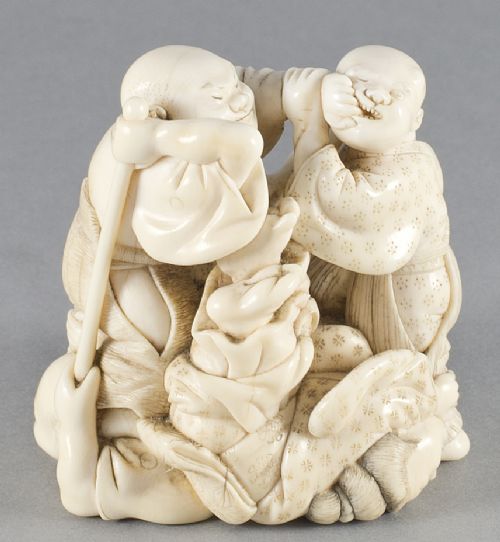 humerous japanese ivory okimono of a street brawl - CATEGORY: ANTIQUE MISCELLANEOUS - DATED 1890