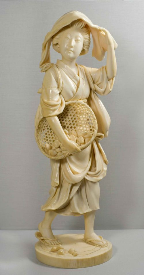 stunning large japanese ivory bijin okimono by yoshida doraku - CATEGORY: ANTIQUE MISCELLANEOUS - DATED 1890