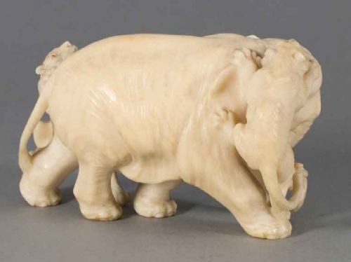 ONE PIECE JAPANESE IVORY ELEPHANT AND LION OKIMONO - ADDITIONAL PHOTO 3