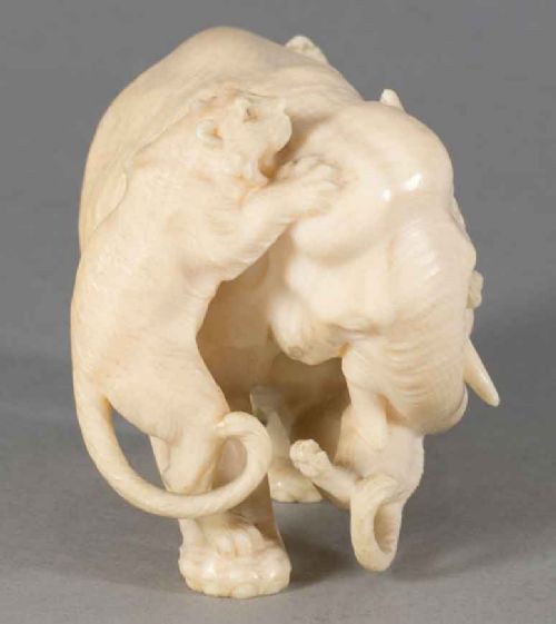 ONE PIECE JAPANESE IVORY ELEPHANT AND LION OKIMONO - ADDITIONAL PHOTO 6