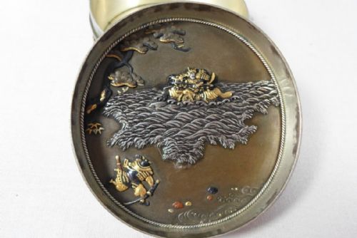 EXCEPTIONAL JAPANESE MIXED METAL TSUBA MAKERS LIDDED BOX - ADDITIONAL PHOTO 7