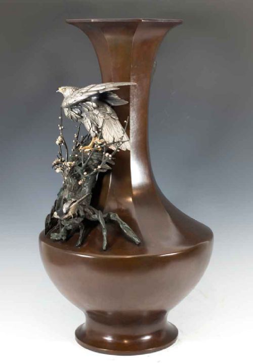 A HIGHLY DECORATIVE LARGE JAPANESE ONLAID EAGLE VASE - ADDITIONAL PHOTO 8