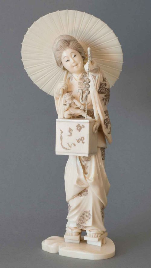 fine quality japanese ivory okimono bijin puppeteer - CATEGORY: ANTIQUE MISCELLANEOUS - DATED 1890