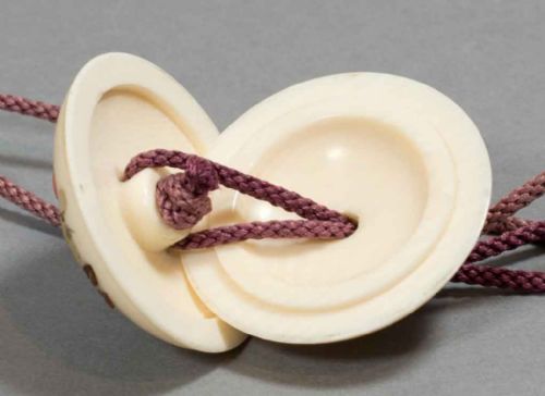 A FINE QUALITY JAPANESE IVORY SHIBAYAMA INRO AND NETSUKE SET - ADDITIONAL PHOTO 12