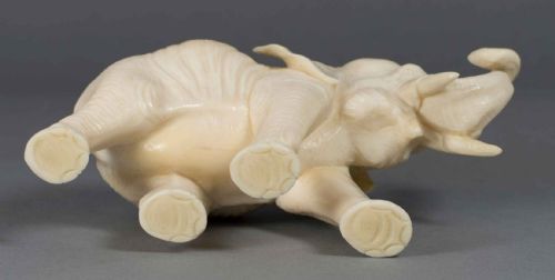 A FINE QUALITY JAPANESE ONE PIECE IVORY ELEPHANT OKIMONO - ADDITIONAL PHOTO 10