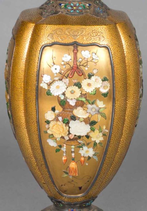 OUTSTANDING PAIR OF JAPANESE GOLD LACQUER SHIBAYAMA VASES - ADDITIONAL PHOTO 8