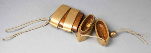 A JAPANESE THREE CASE SIGNED GOLD LACQUER INRO - ADDITIONAL PHOTO 3