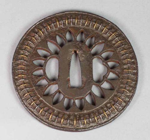 A PIERCED JAPANESE EDO PERIOD IRON SHINGEN TSUBA - ADDITIONAL PHOTO 1