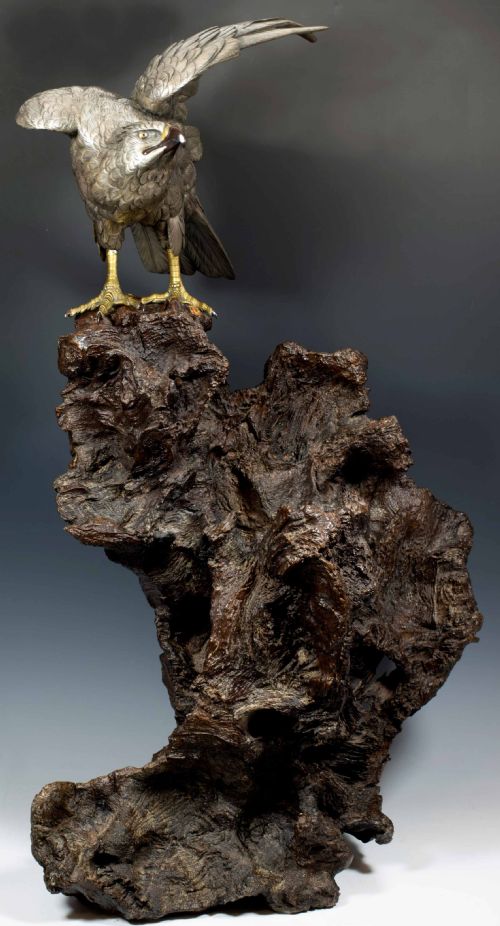 A SUPERB JAPANESE SILVERED BRONZE SEA EAGLE BY AKASOFU GYOKO - ADDITIONAL PHOTO 2