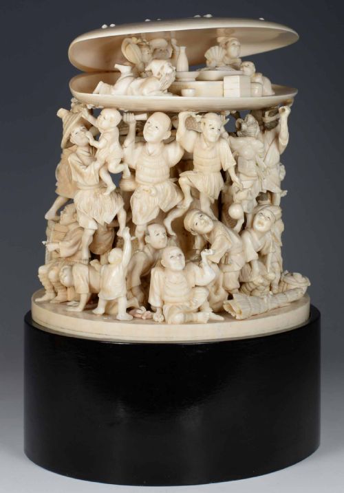 FABULOUS LARGE JAPANESE IVORY CLAMS DREAM OKIMONO BY MUNEMASA - ADDITIONAL PHOTO 1