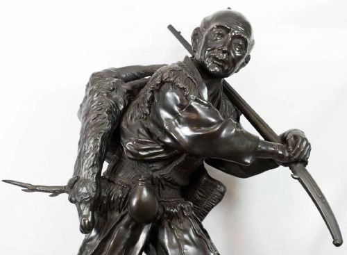 HUGE JAPANESE BRONZE OKIMONO HUNTER ON A ROOTWOOD BASE - ADDITIONAL PHOTO 5