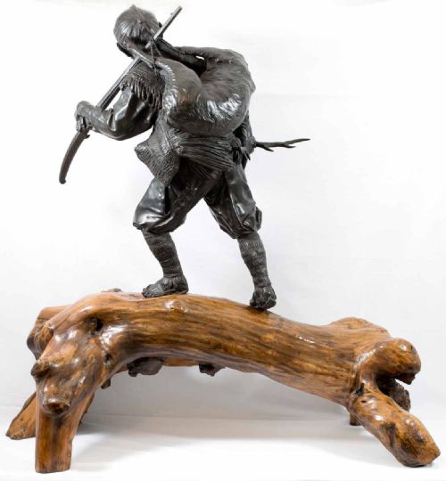 HUGE JAPANESE BRONZE OKIMONO HUNTER ON A ROOTWOOD BASE - ADDITIONAL PHOTO 7